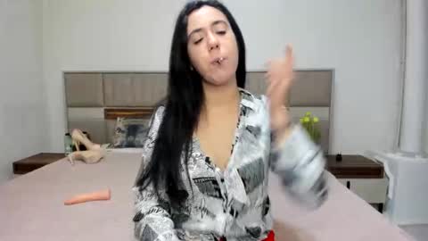 Snapshot of yvonnebabe chatting on 01-06-25, 06:25 yvonnebabe online show from 01-06-25, 06:25