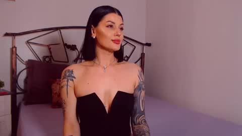 I V Y   online show from 04-27-26, 08:07