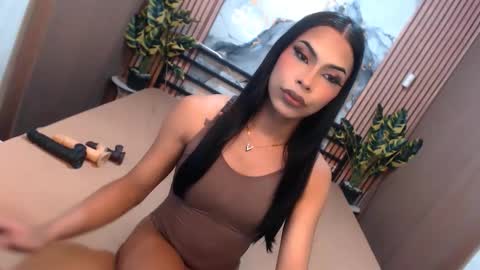 Snapshot of yvonnellvs chatting on 01-19-26, 04:11 yvonnellvs online show from 01-19-26, 04:11