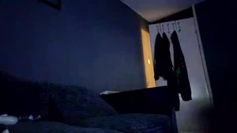 Snapshot of yxungscarbxy chatting on 09-13-25, 01:38 T online show from 09-13-25, 01:38