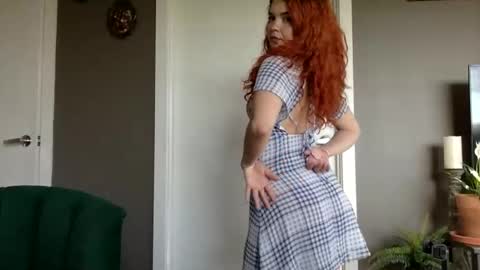 Snapshot of yyuckyy chatting on 05-05-26, 01:35 Yucky online show from 05-05-26, 01:35