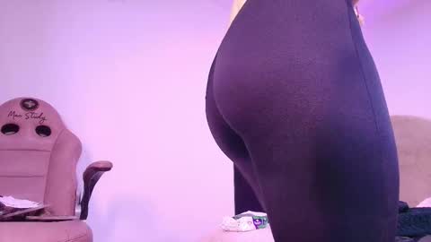 Zoe  online show from 11-28-25, 03:09