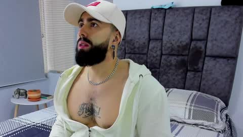 Snapshot of zack_froone chatting on 02-05-25, 02:05 Richard online show from 02-05-25, 02:05