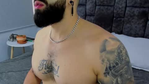 Snapshot of zack_froone chatting on 02-12-25, 02:10 Richard online show from 02-12-25, 02:10