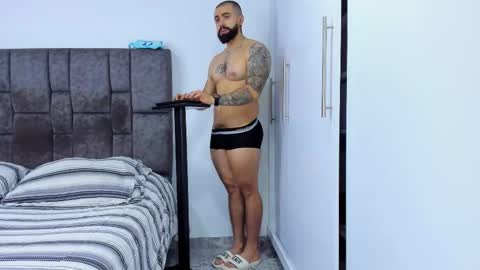 Snapshot of zack_froone chatting on 09-29-25, 01:49 Richard online show from 09-29-25, 01:49