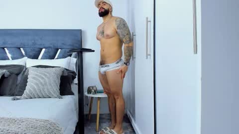 Snapshot of zack_froone chatting on 10-22-25, 01:22 Richard online show from 10-22-25, 01:22