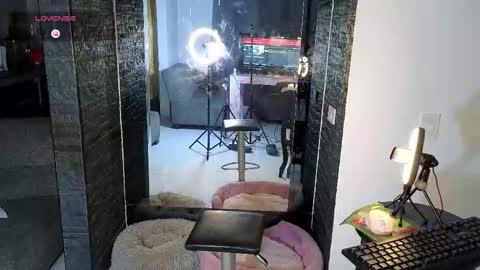 Snapshot of zackary_025 chatting on 10-17-25, 01:09 Zack online show from 10-17-25, 01:09