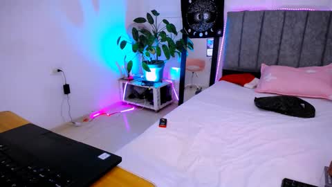 Snapshot of zafira_1 chatting on 12-13-25, 07:53 ZAFIRA online show from 12-13-25, 07:53