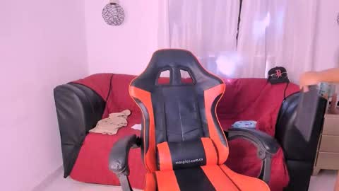 Snapshot of zaira_luxee chatting on 10-19-25, 02:07 zaira_luxee online show from 10-19-25, 02:07