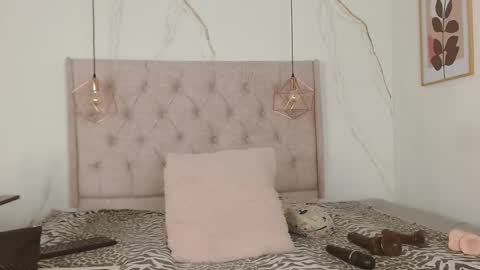 Snapshot of zamirasc chatting on 10-12-25, 01:10 ZAMIRA online show from 10-12-25, 01:10