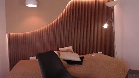 Zander online show from 02-25-25, 06:20