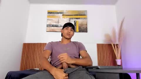 Snapshot of zander_2120 chatting on 11-22-25, 01:21 Zander online show from 11-22-25, 01:21