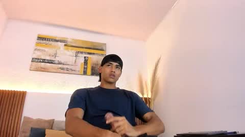 Snapshot of zander_2120 chatting on 12-02-25, 12:38 Zander online show from 12-02-25, 12:38