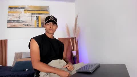 Snapshot of zander_2120 chatting on 01-09-26, 01:03 Zander online show from 01-09-26, 01:03