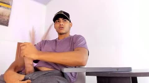 Snapshot of zander_2120 chatting on 02-04-26, 12:44 Zander online show from 02-04-26, 12:44