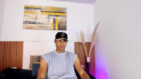 Snapshot of zander_2120 chatting on 03-09-26, 01:15 Zander online show from 03-09-26, 01:15