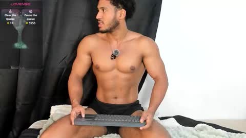 Snapshot of zane_lux chatting on 11-05-25, 11:10 Zane Lux online show from 11-05-25, 11:10