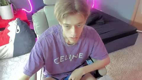 Kel online show from 04-10-26, 04:17