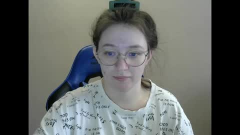 Snapshot of zara_golden chatting on 02-10-25, 06:09 chaturcum online show from 02-10-25, 06:09