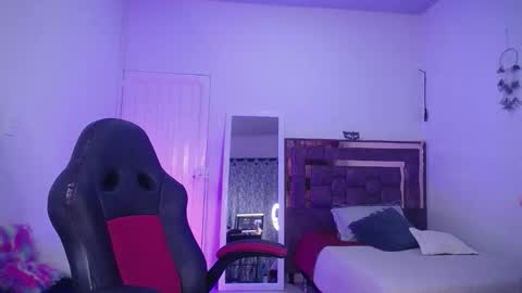 Snapshot of zaracollinx chatting on 10-25-25, 02:19 Zara online show from 10-25-25, 02:19