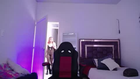 Snapshot of zaracollinx chatting on 10-25-25, 06:13 Zara online show from 10-25-25, 06:13