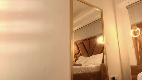 Zarah Andrews online show from 11-04-25, 12:04