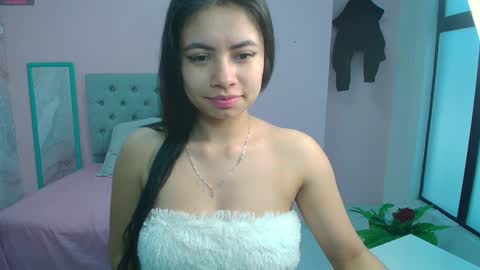 Snapshot of zarah_torres chatting on 12-11-24, 02:22 Zarah online show from 12-11-24, 02:22