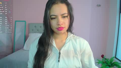 Snapshot of zarah_torres chatting on 01-16-25, 06:27 Zarah online show from 01-16-25, 06:27