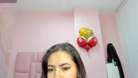 Snapshot of zarah_torres chatting on 09-22-25, 11:18 Zarah online show from 09-22-25, 11:18