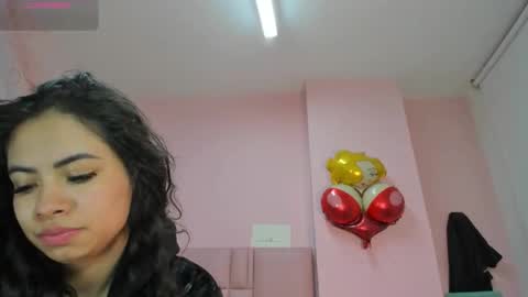 Snapshot of zarah_torres chatting on 10-08-25, 11:24 Zarah online show from 10-08-25, 11:24