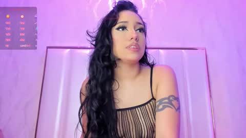 Snapshot of zarahfoster chatting on 11-23-25, 05:35 online show from 11-23-25, 05:35