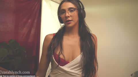 Miss Lynch   Next show  2911 online show from 12-18-24, 06:25