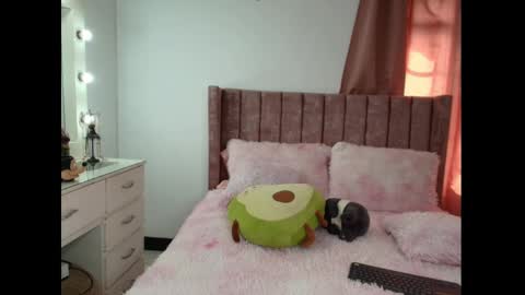 ZaraQuiinn online show from 02-18-25, 08:03