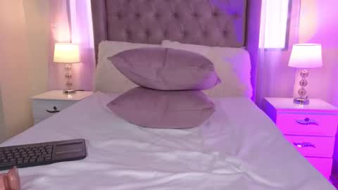 ZaraQuiinn online show from 10-17-25, 03:36