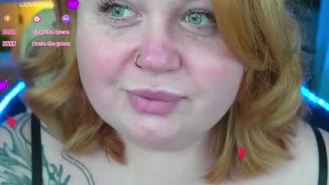 Snapshot of zarareign_ chatting on 02-12-25, 03:40 Lola online show from 02-12-25, 03:40
