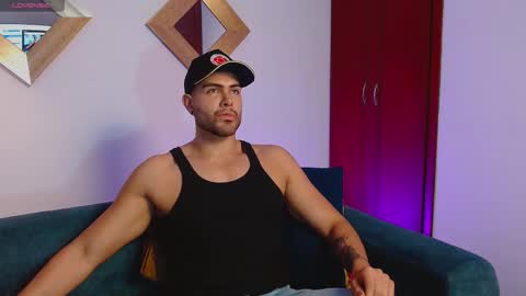 Snapshot of zarekfox chatting on 11-22-25, 07:13 Zarek online show from 11-22-25, 07:13