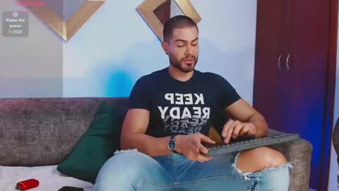 Snapshot of zarekfox chatting on 12-17-25, 07:53 Zarek online show from 12-17-25, 07:53