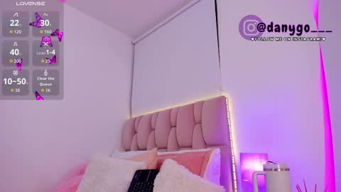 Zariana online show from 09-20-25, 01:39