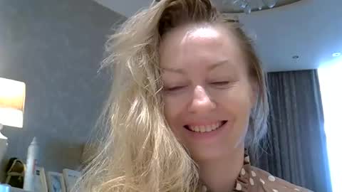 Zarina Swift online show from 05-22-26, 04:19