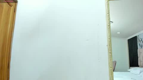 Snapshot of zarinawynne chatting on 05-01-26, 10:42 Zarina Waynne online show from 05-01-26, 10:42