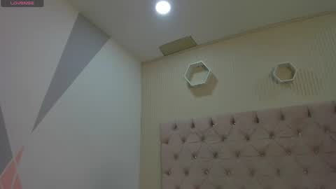 Snapshot of zarinawynne chatting on 06-14-26, 02:08 Zarina Waynne online show from 06-14-26, 02:08