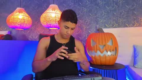 Zayn Cross online show from 10-24-25, 05:37