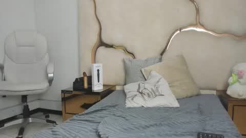 Zayra online show from 04-20-26, 01:58