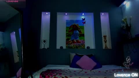 Snapshot of zean_lee chatting on 05-15-26, 12:01 Karolyne online show from 05-15-26, 12:01