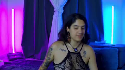 Snapshot of zean_lee chatting on 06-15-26, 10:12 Karolyne online show from 06-15-26, 10:12