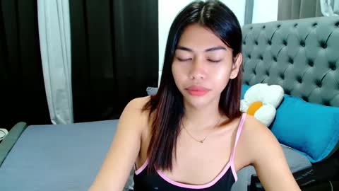 Snapshot of zeethefucker69 chatting on 03-10-25, 01:43 Zo online show from 03-10-25, 01:43