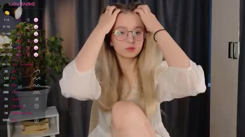 Snapshot of zegoi chatting on 09-15-25, 01:22 Avi online show from 09-15-25, 01:22