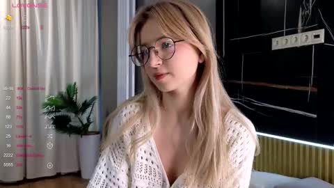 Snapshot of zegoi chatting on 10-10-25, 01:43 Avi online show from 10-10-25, 01:43