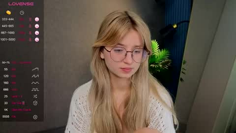 Snapshot of zegoi chatting on 10-15-25, 01:33 Avi online show from 10-15-25, 01:33