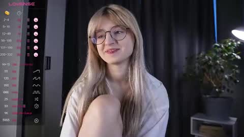 Snapshot of zegoi chatting on 10-21-25, 01:34 Avi online show from 10-21-25, 01:34